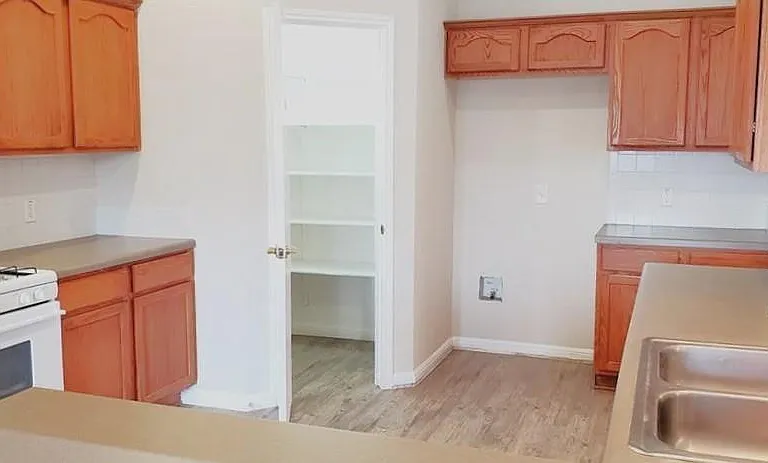 108 Pond Way — Photo 2