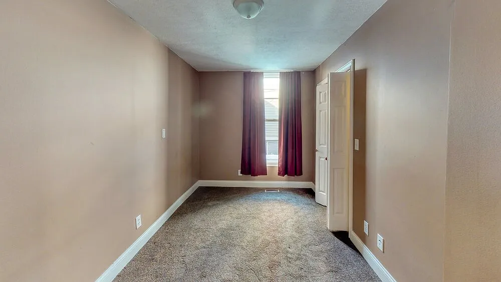2 bed, 1.0 bath, 700 sqft, $1,230 — Photo 2