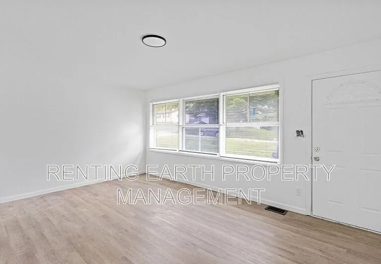 9835 Winkler Dr — Photo 4