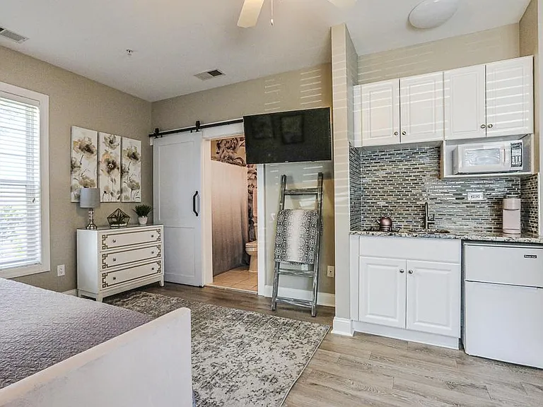 112 Cypress Point Ct #101B — Photo 23