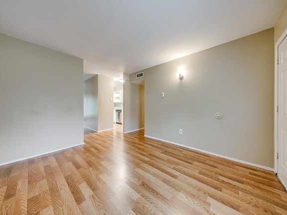 3rd image of 117 Cambridge Dr