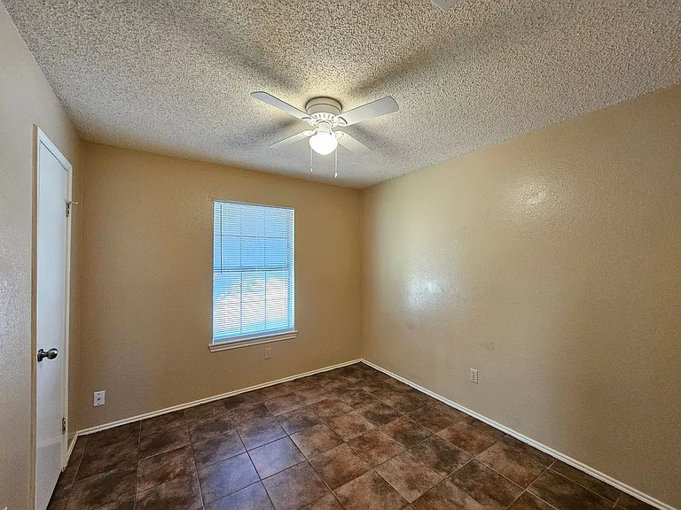 1507 Nina Dr — Photo 6