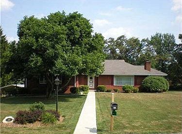 1st image of 105 Stillwood Dr