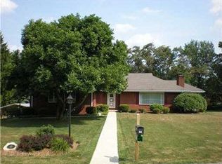 105 Stillwood Dr, Coraopolis, PA 15108
