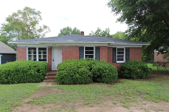 504 W Elliott St — Photo 2