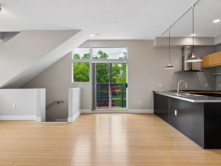 2400 Champa St #5 — Photo 3