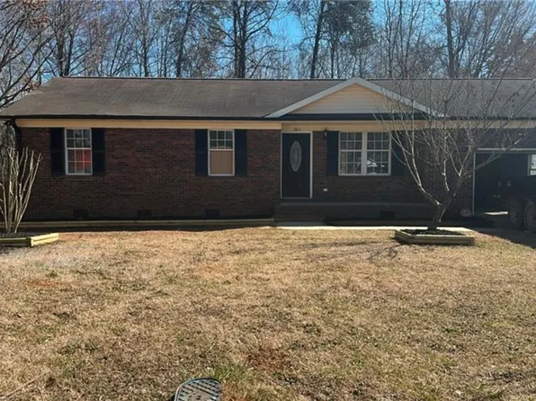 201 Holly Hill St, Ramseur, NC 27316