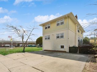 31 Julian Pl, Island Park, NY 11558