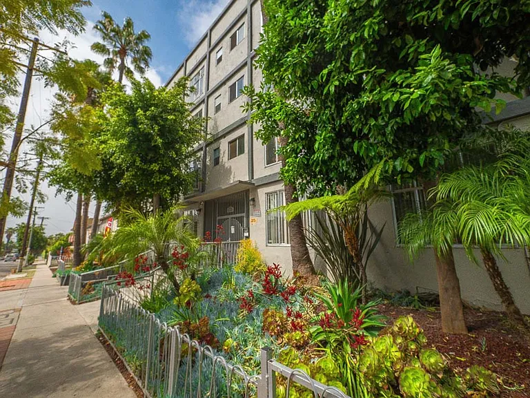 1815 N. Harvard Blvd — Photo 8