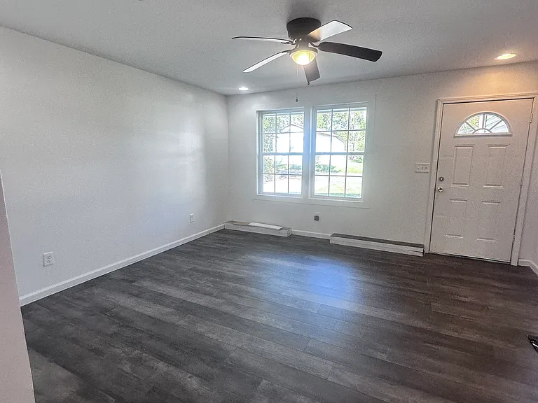 1010 E Newton St — Photo 2