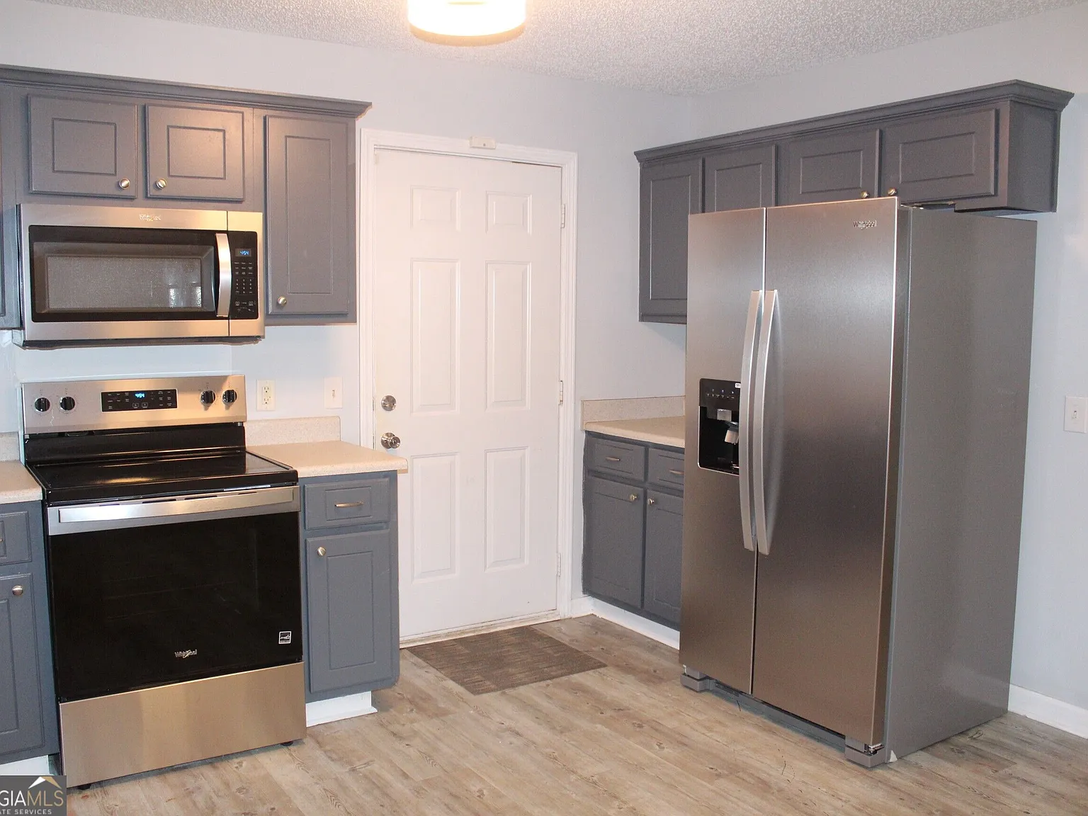 3 bed, 2.0 bath, 1044 sqft, $1,500 — Photo 2