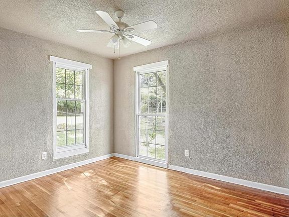 5th image of 811 E 100th Ter
