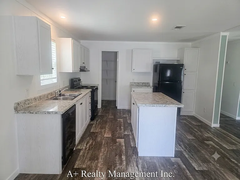18043 Ferry Ave — Photo 6
