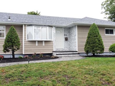 550 Chestnut Lane, East Meadow, NY, 11554