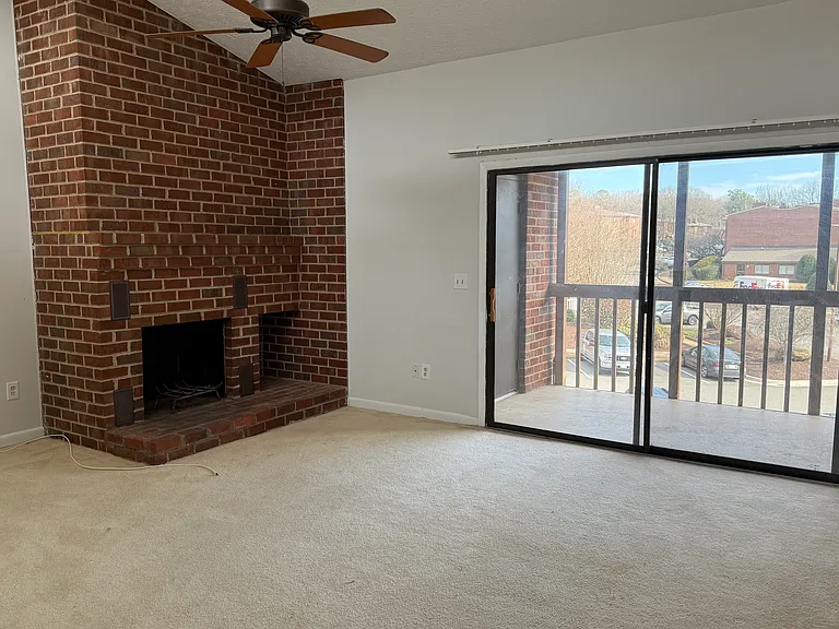 2102 Turtle Run Dr #9 — Photo 4