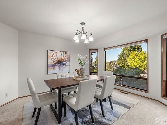 4th image of 715 Kalmia Court NW