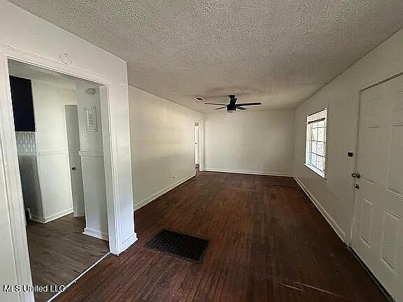 3rd image of 1734 Dixie Dr