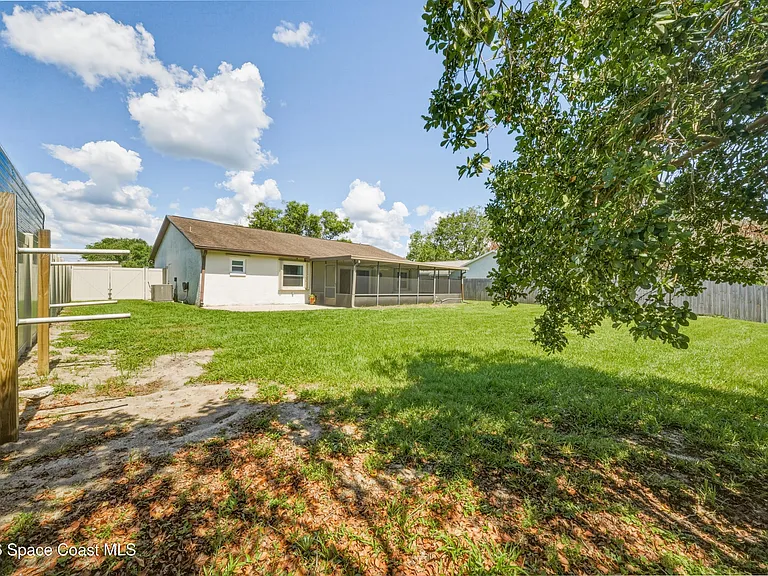 2224 Westminster Dr — Photo 26