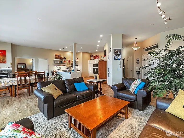 219 Tracy Ave N #202 — Photo 7