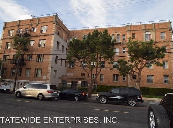 2nd image of 939 S Gramercy Pl APT 3B