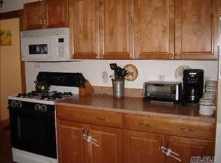 26 Francine Dr N, Massapequa, NY 11758