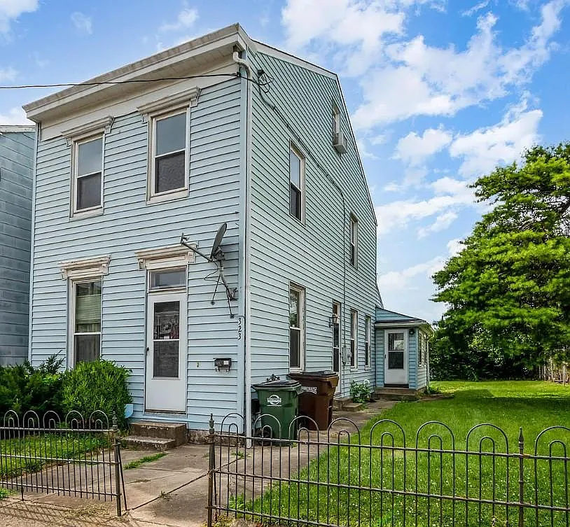 323 Hodge St photo 1