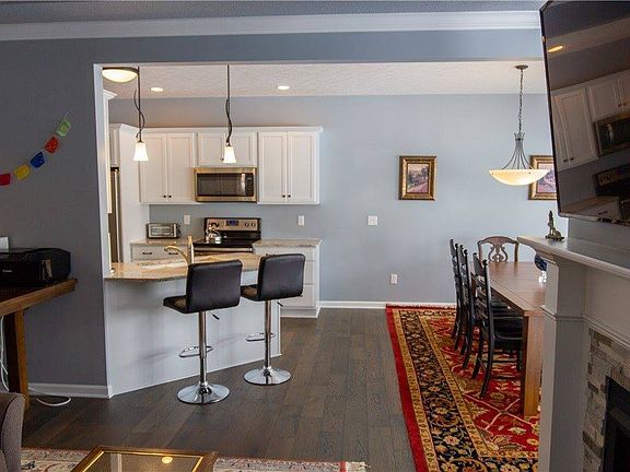 3rd image of 30 Spotts Cir