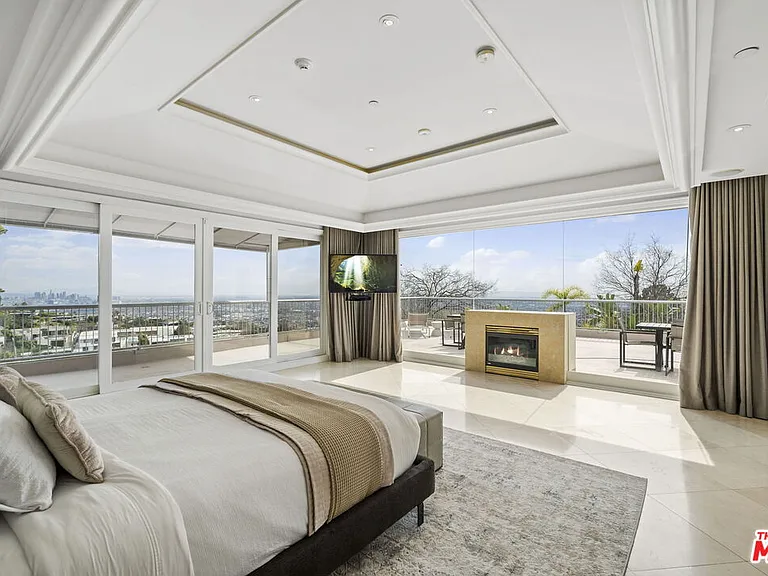 360 Trousdale Pl — Photo 15