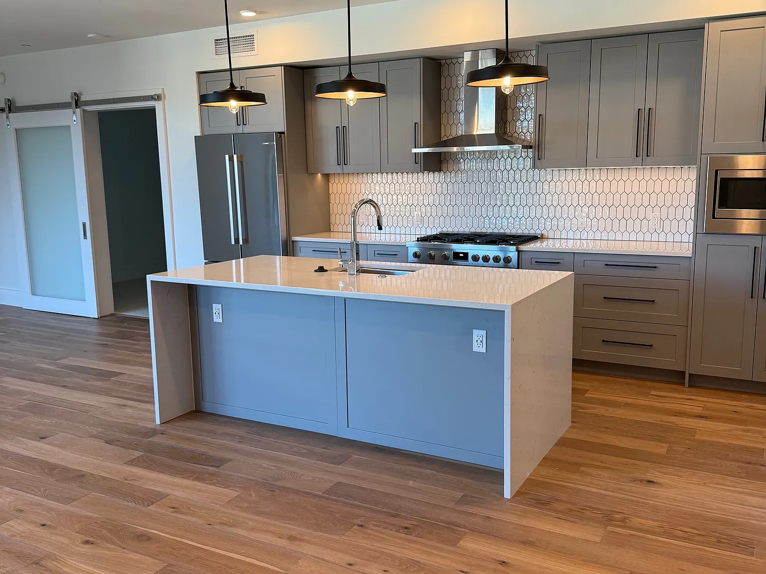 1 bed, 1301 sqft, $3,800 — Photo 4