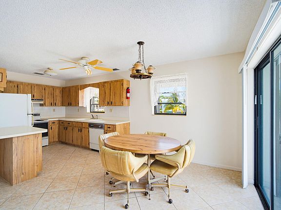 5th image of 22410 Jolly Roger Dr