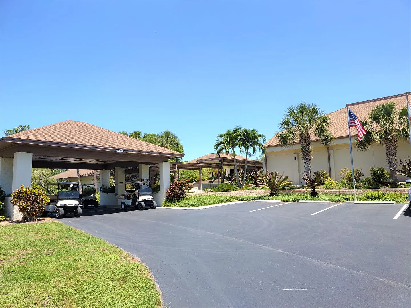 Bird Bay Village Annual Rental Furnished 1st Floor Unit with Covered Parking — Photo 2