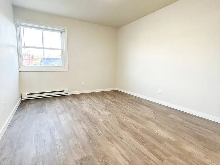141 Bader St — Photo 8