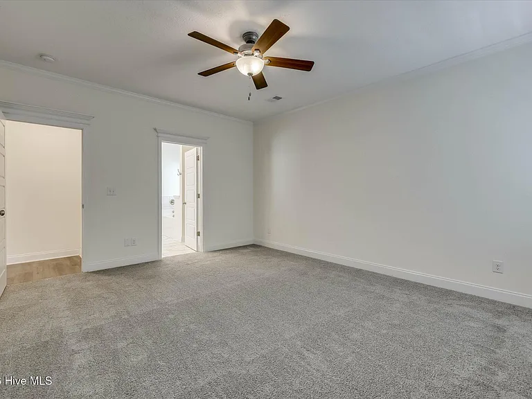 711 Courtland Ln — Photo 17