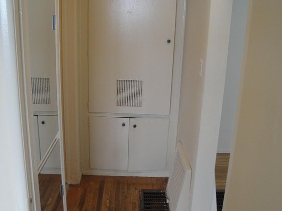 4th image of 1022 N Altadena Dr