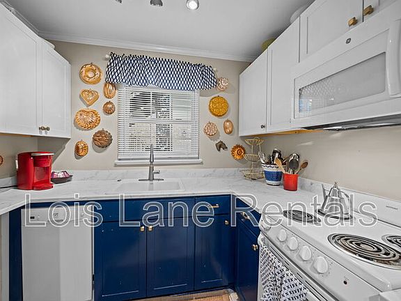 4th image of 874 Colony Dr #B-16