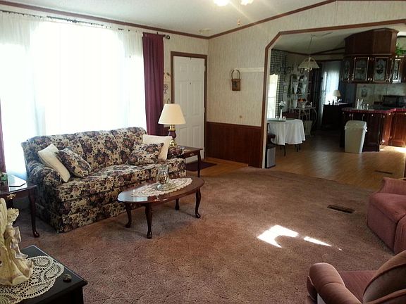 5th image of 33 Coachlight Ln