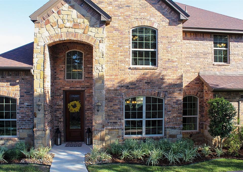 1st image of 69 Oak Hill Cir