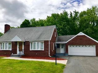 28 Meadow St, Agawam, MA 01001