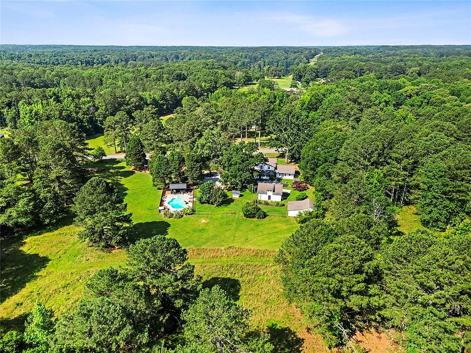 2nd image of 813 Sandy Creek Rd #1
