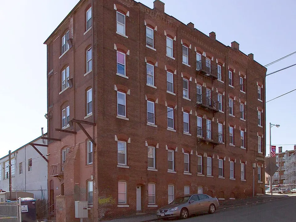 736 High St