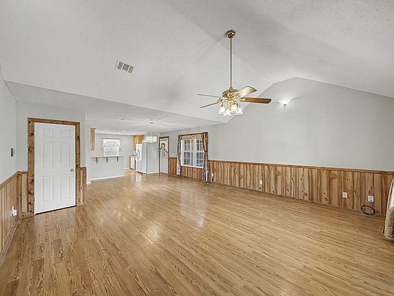 4th image of 22 Oak St