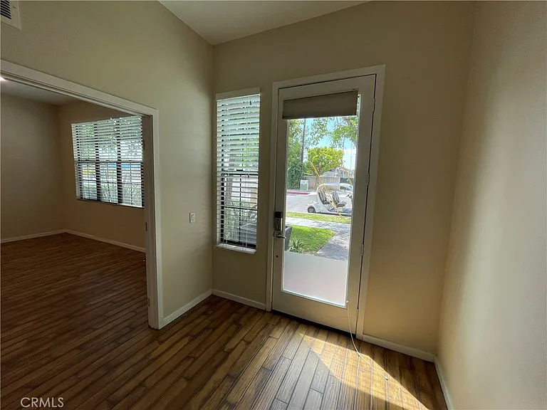 501 W Maple Ave — Photo 10