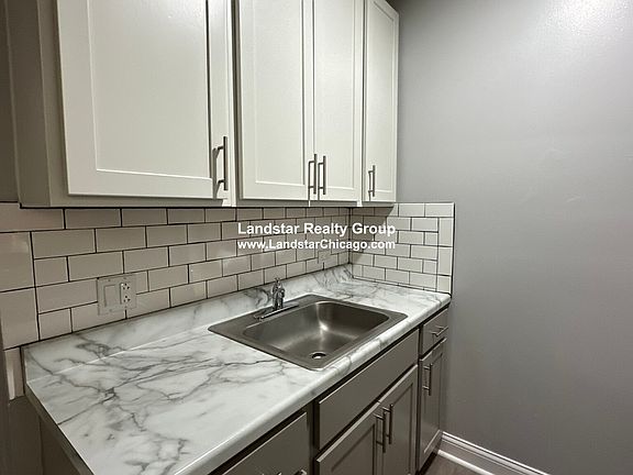 4th image of 4243 N Kenmore Ave #303