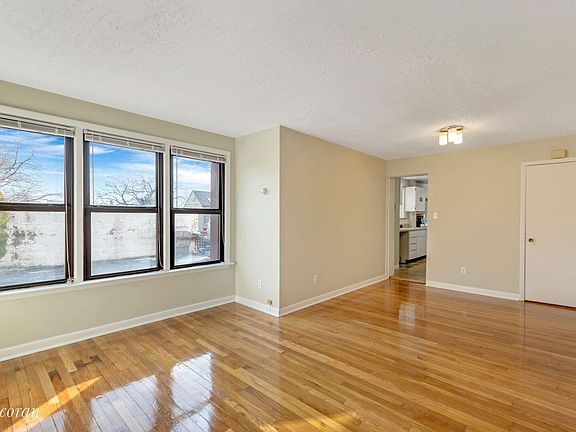 4th image of 51 Saint Pauls Ave