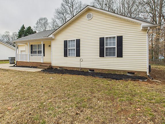 3rd image of 1020 Ashford St