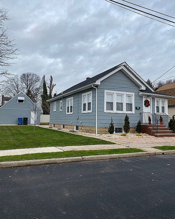 Front view. Corner home