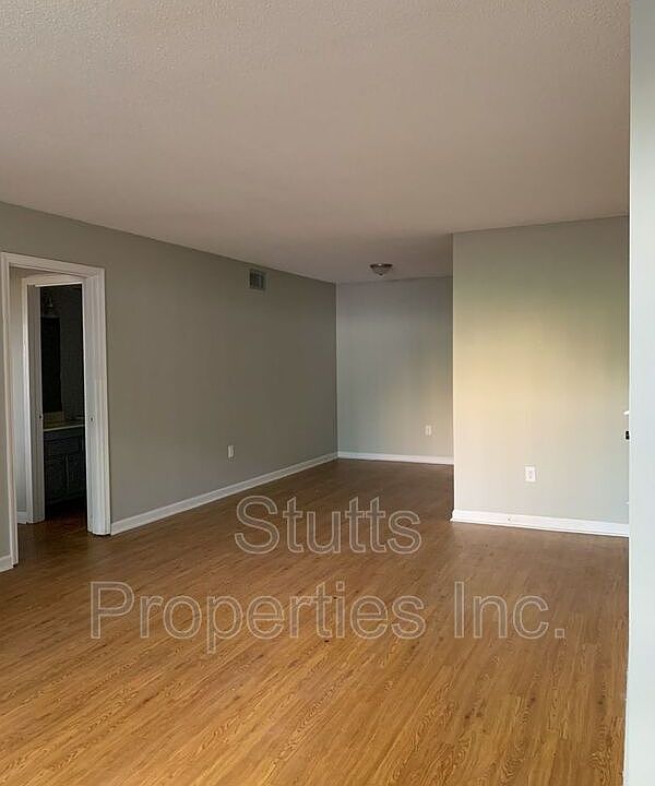 1st image of 1825 Darby Dr APT F-4