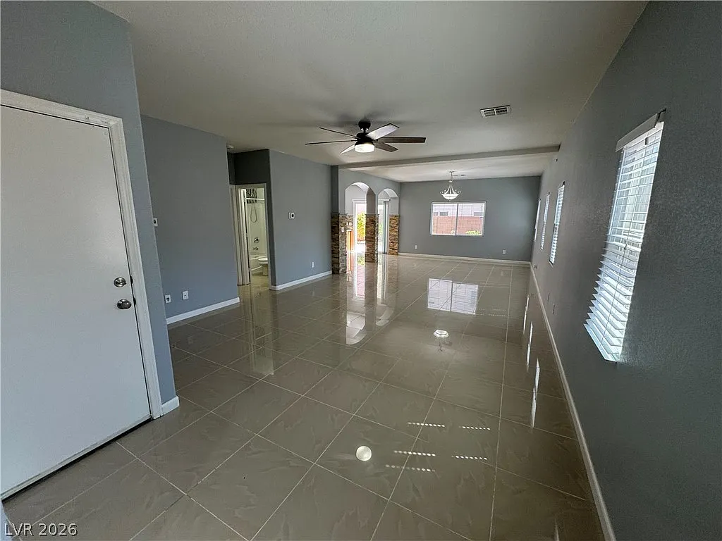 4 bed, 3.0 bath, 2579 sqft, $2,400 — Photo 4