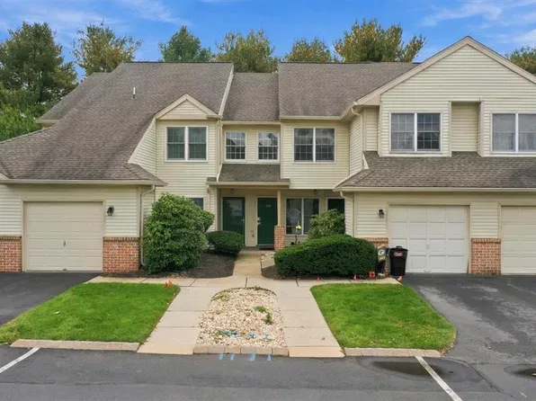 112 Lindfield Cir, Macungie, PA 18062