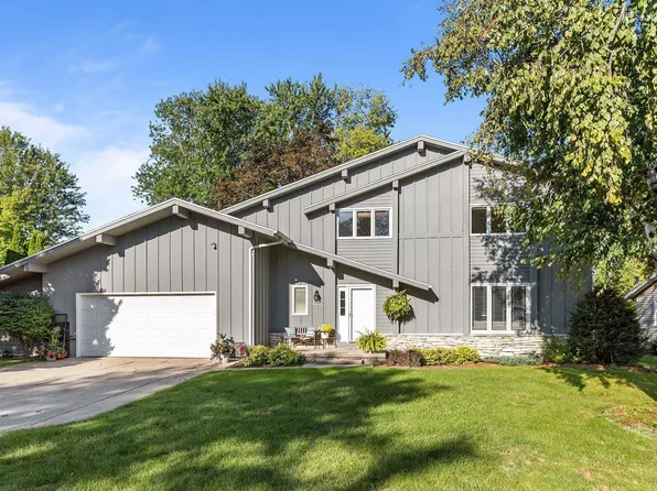 1211 Lynrose Ln, Neenah, WI 54956